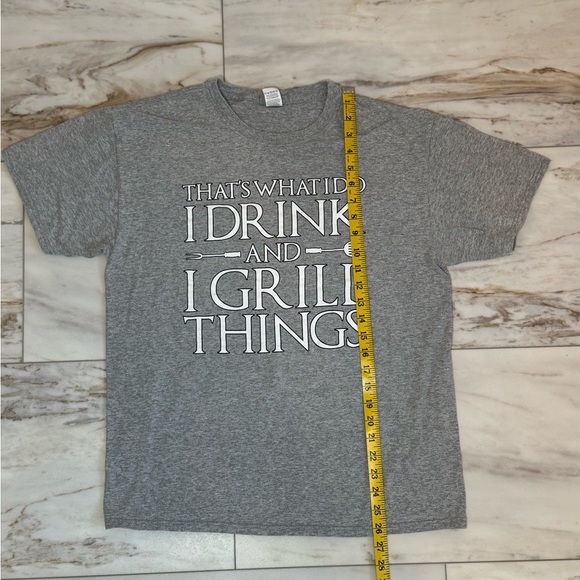 Fruit of the Loom “I Drink and I Grill Things” Graphic Tee - Size L - Picture 4 of 6